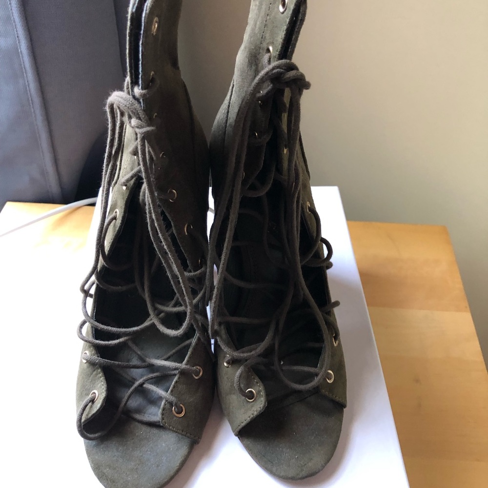 Peep toe olive green bootie